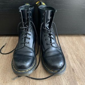 Authentic Dr. Martens 1460 8-EYE BOOTS smooth